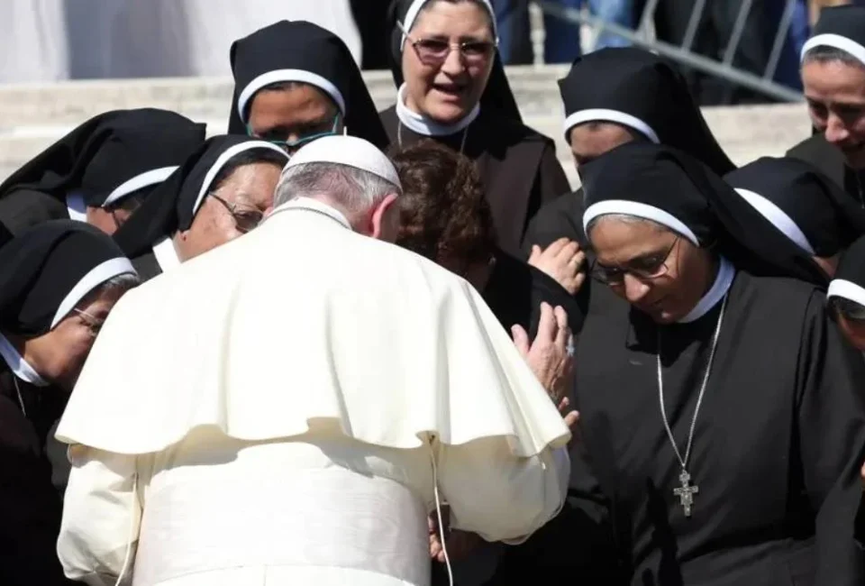 Las mujeres podrán votar por primera vez en una reunión del Vaticano