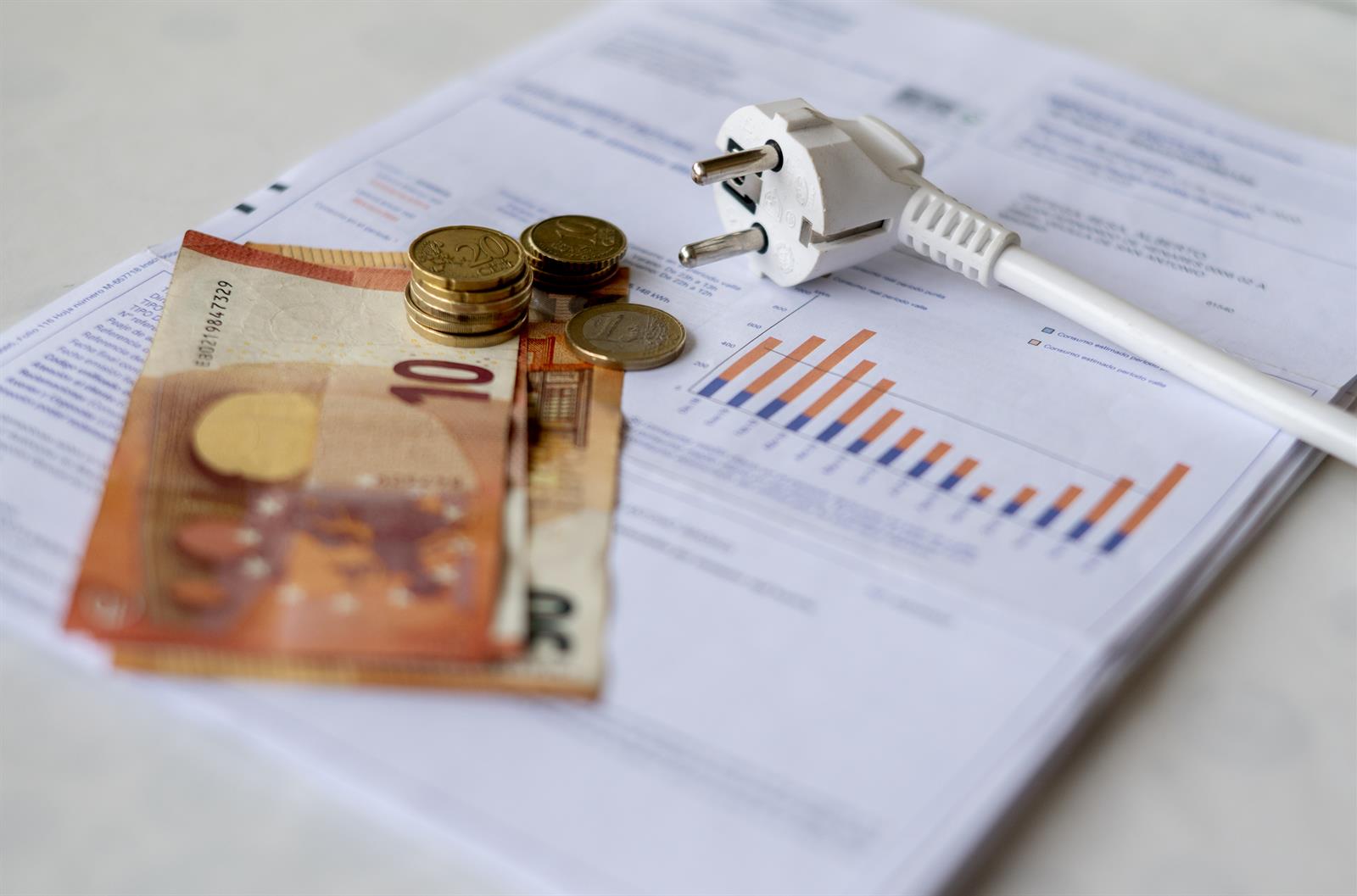 El 36% de los españoles de 18 a 64 años no sabe lo necesario para tomar decisiones financieras, según Funcas