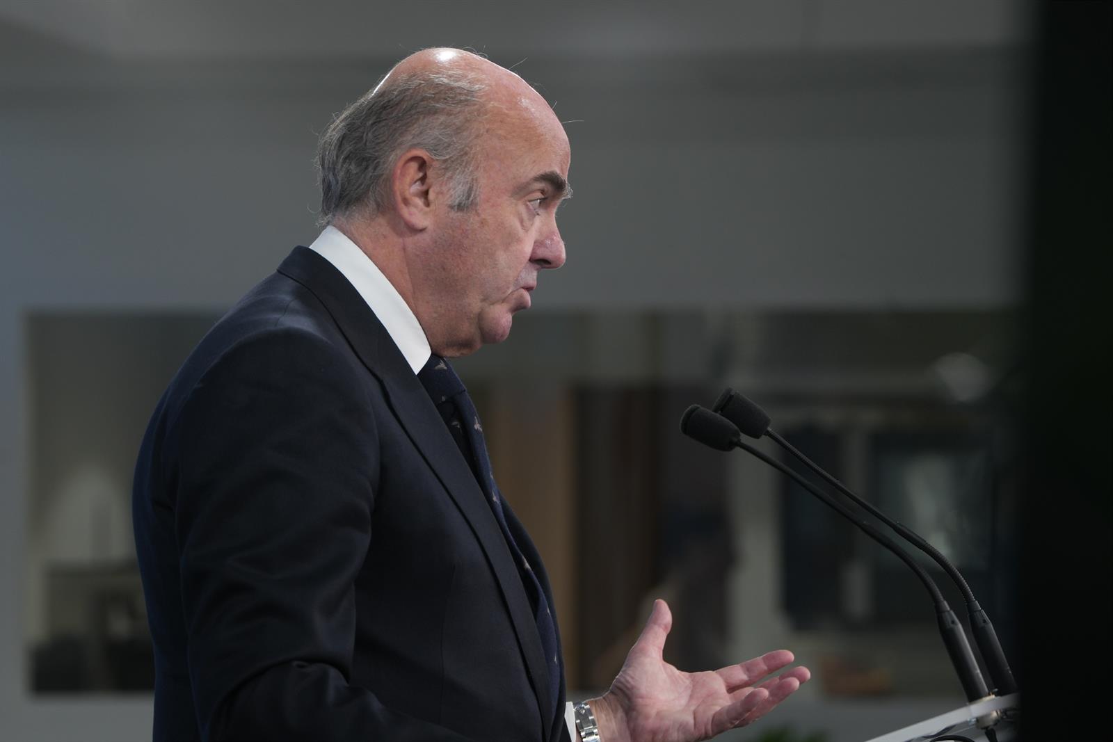 De Guindos prevé que la caída de la inflación «no será tan intensa» y anticipa un estancamiento económico