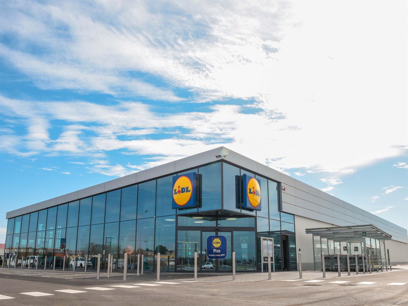 Lidl Portugal destinará 6,5 millones a subir hasta un 10% el sueldo a sus empleados de tiendas y almacenes