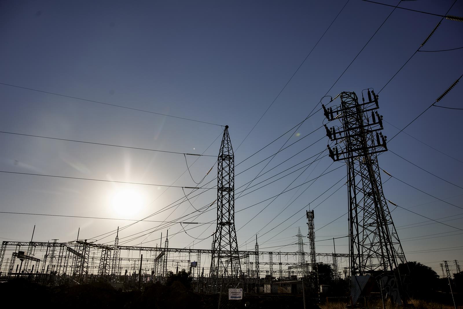 El precio de la luz baja un 3,62% este miércoles, hasta los 102,74 euros/MWh