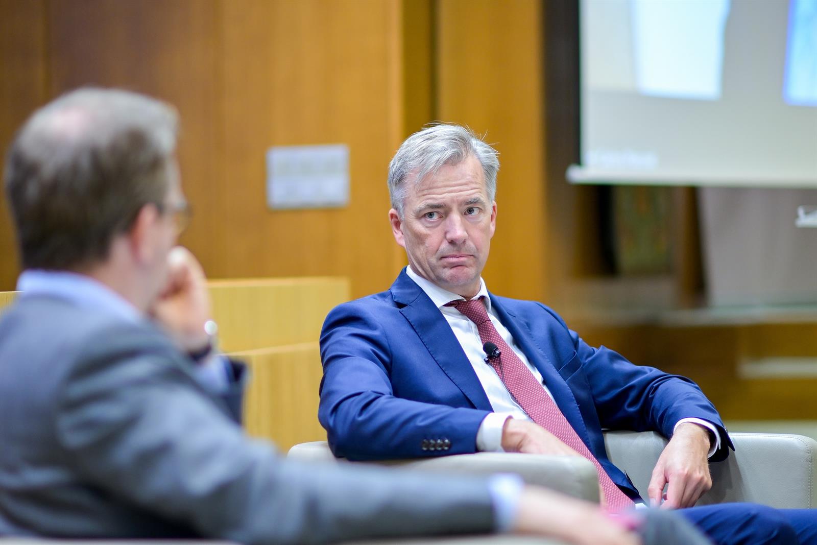 Expertos mundiales de S&P y Deloitte apuestan por la neutralidad tecnológica para la transición energética