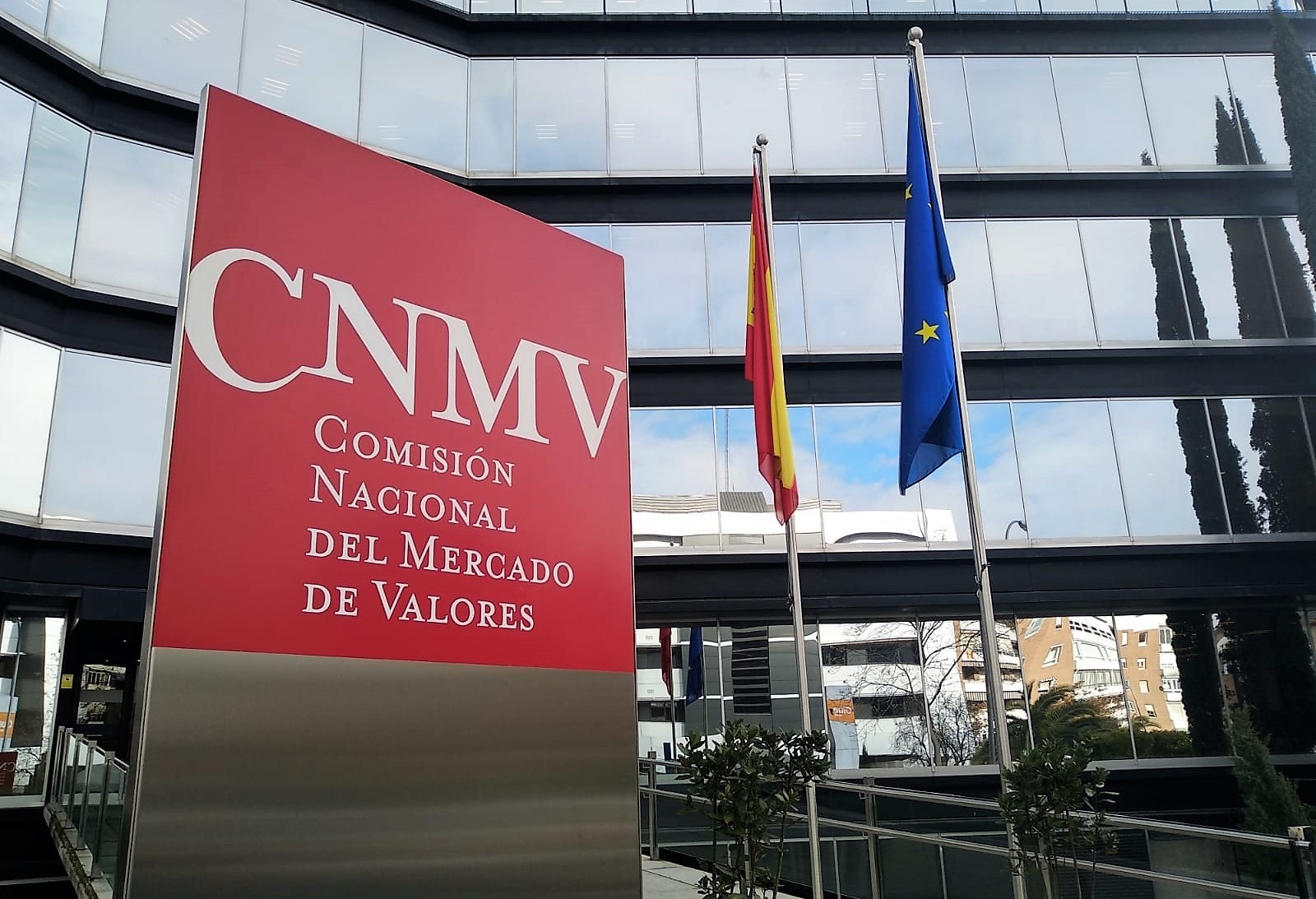 La CNMV avisa de 21 ‘chiringuitos’ financieros en Italia, Luxemburgo, Reino Unido, Irlanda, Grecia y Alemania