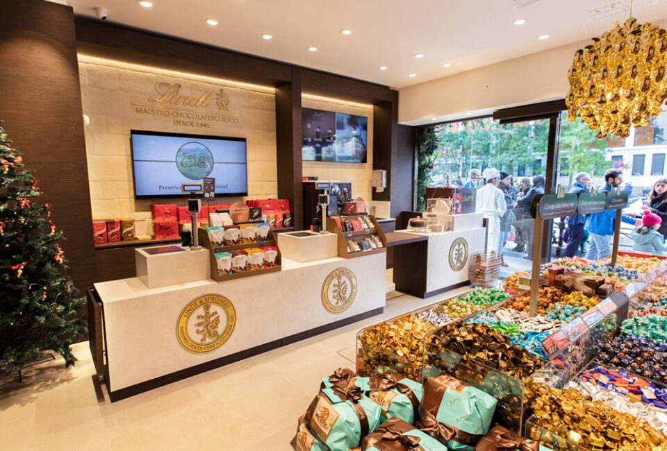 Lindt celebra la Navidad con la apertura de una nueva tienda en Madrid