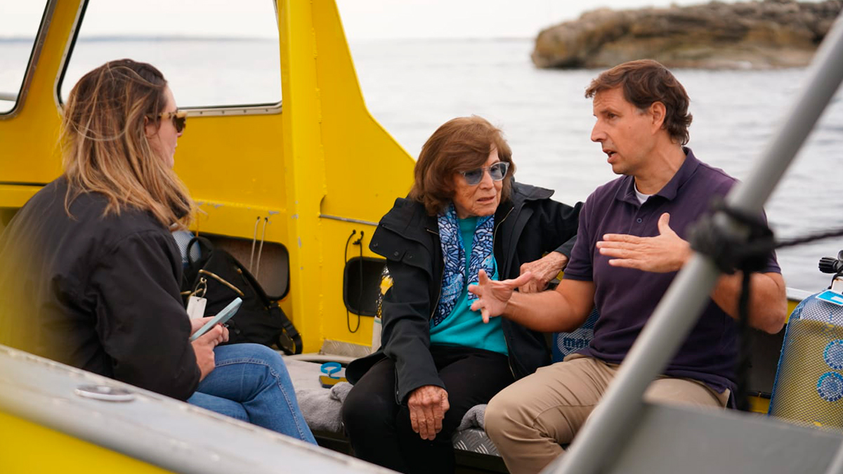 Foro Marino | Así ha sido la visita de la bióloga marina Sylvia Earle a la pradera de Posidonia que rodea Ibiza