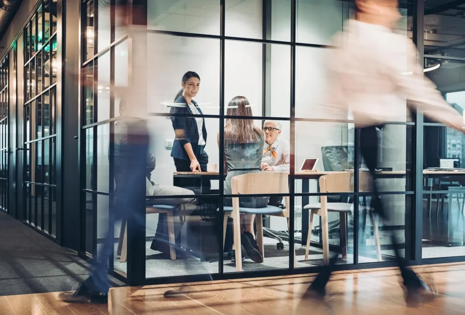 Por qué el concepto «lazy girl job» perjudica a las mujeres y cómo revertirlo