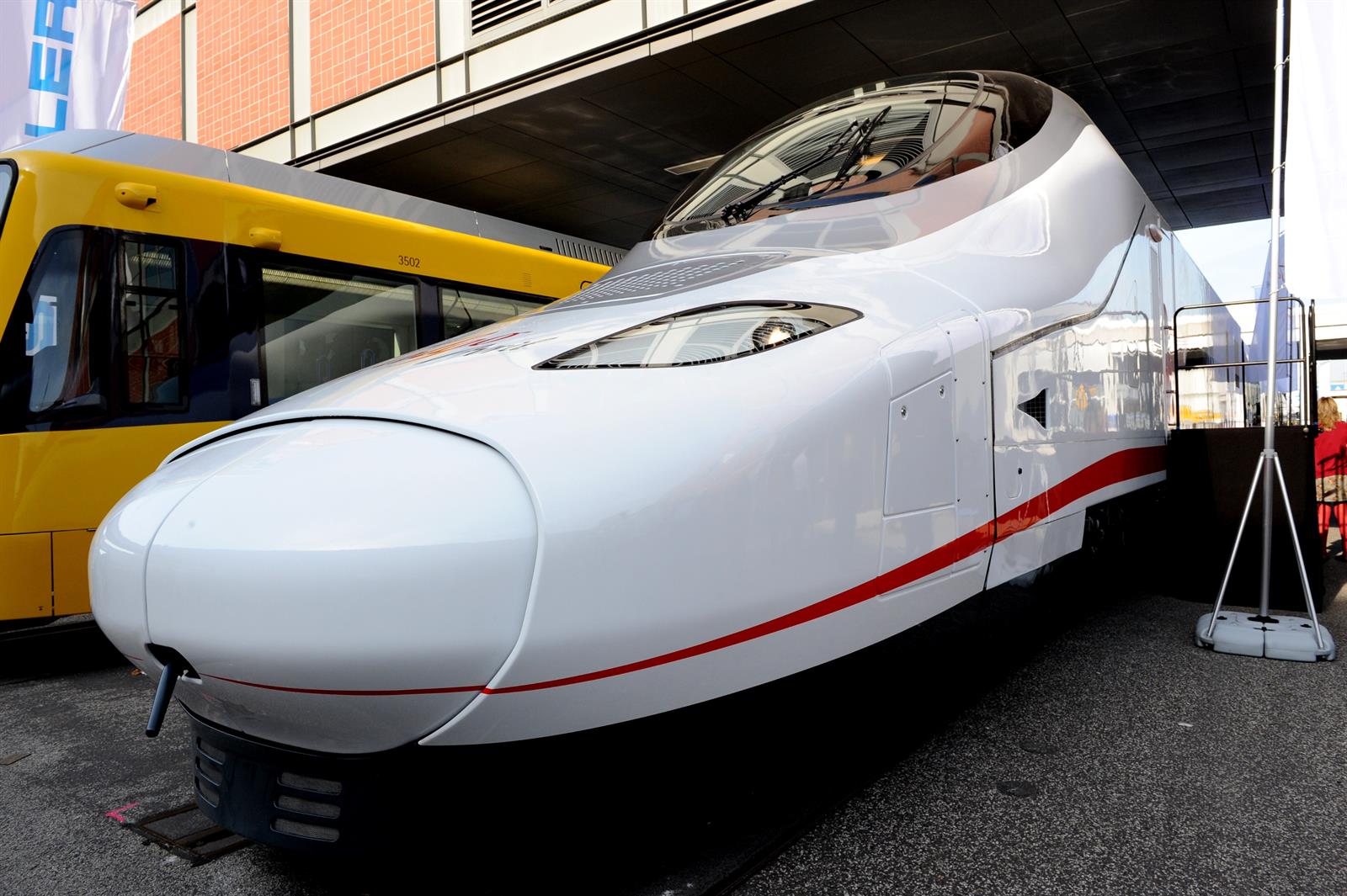La Xunta vuelve a exigir al Gobierno «concreción y certezas» sobre la llegada de los trenes Avril a Galicia