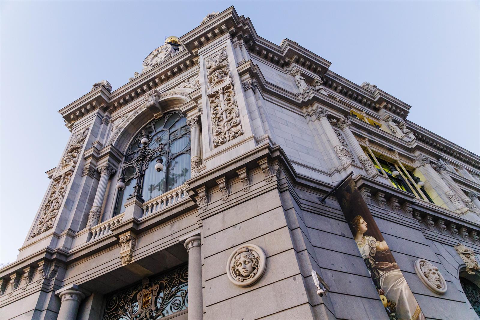 El Tesoro espera colocar este jueves hasta 5.000 millones de euros en la última subasta de este mes