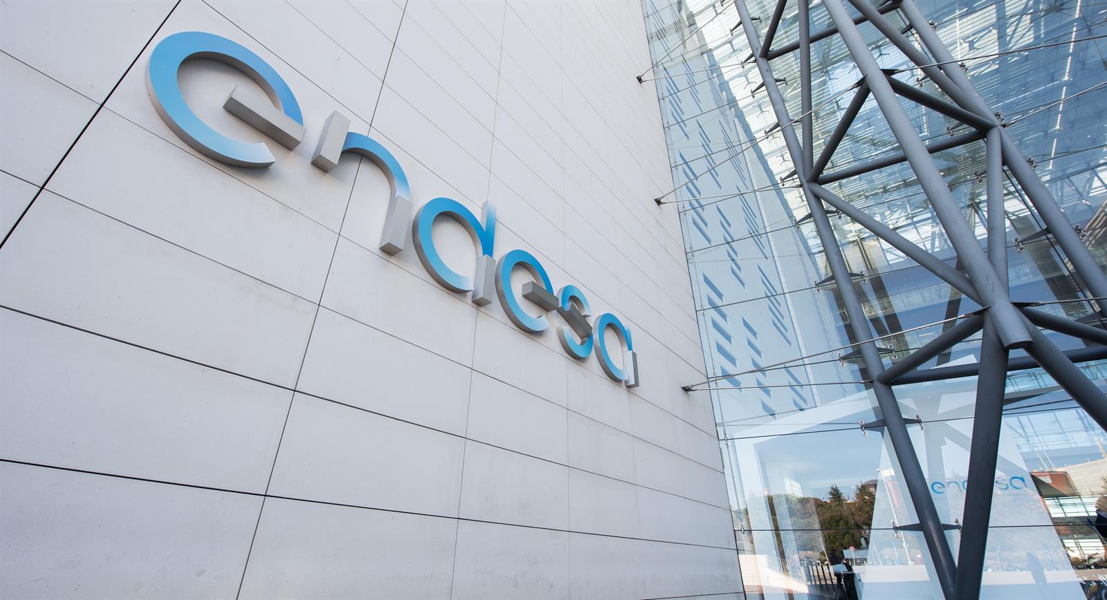 Enel reafirma su apuesta inversora por Endesa con casi 9.000 millones hasta 2026, un 3,6% más
