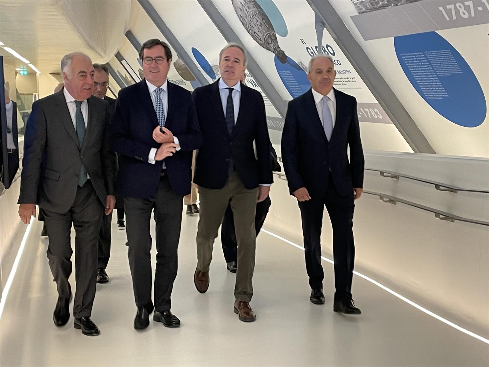 Garamendi (CEOE) reprocha al Gobierno que «marque una senda» en el SMI y no la cumpla en contratos públicos