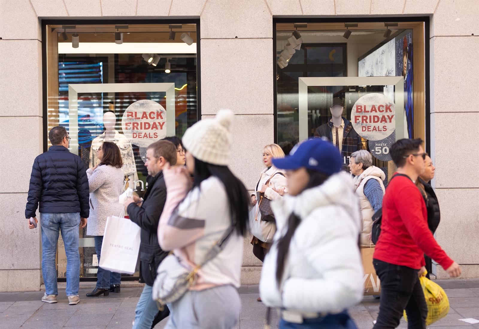 Las visitas a tiendas se elevan un 20,4% en España durante la ‘Black Week’
