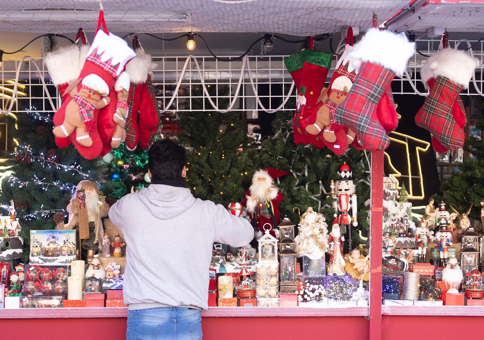 El 87% de los españoles que compren regalos para Navidad en ‘marketplaces’ lo harán en Amazon, según Elogia