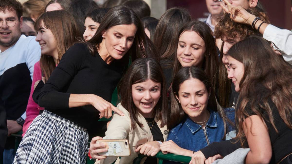 Los ‘selfies’ pueden hacerte parecer más guapa y delgada, pero ¿cuál es su impacto psicológico?