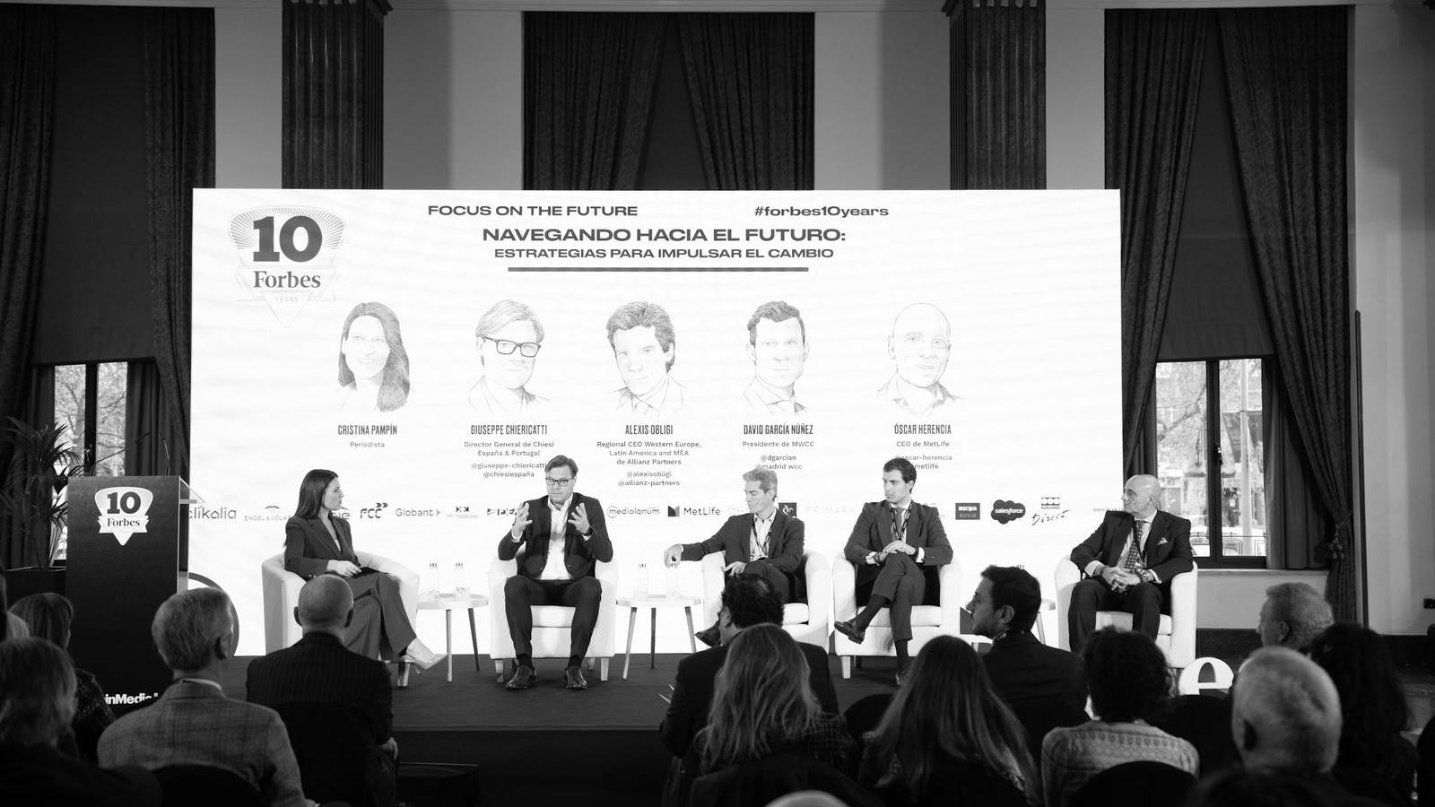 Mesa redonda: ‘Navegando hacia el futuro: estrategias para impulsar el cambio’