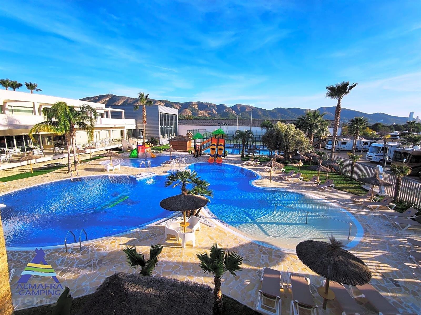 Las pernoctaciones en alojamientos extrahoteleros aumentan un 7,3% en octubre superando los 10 millones