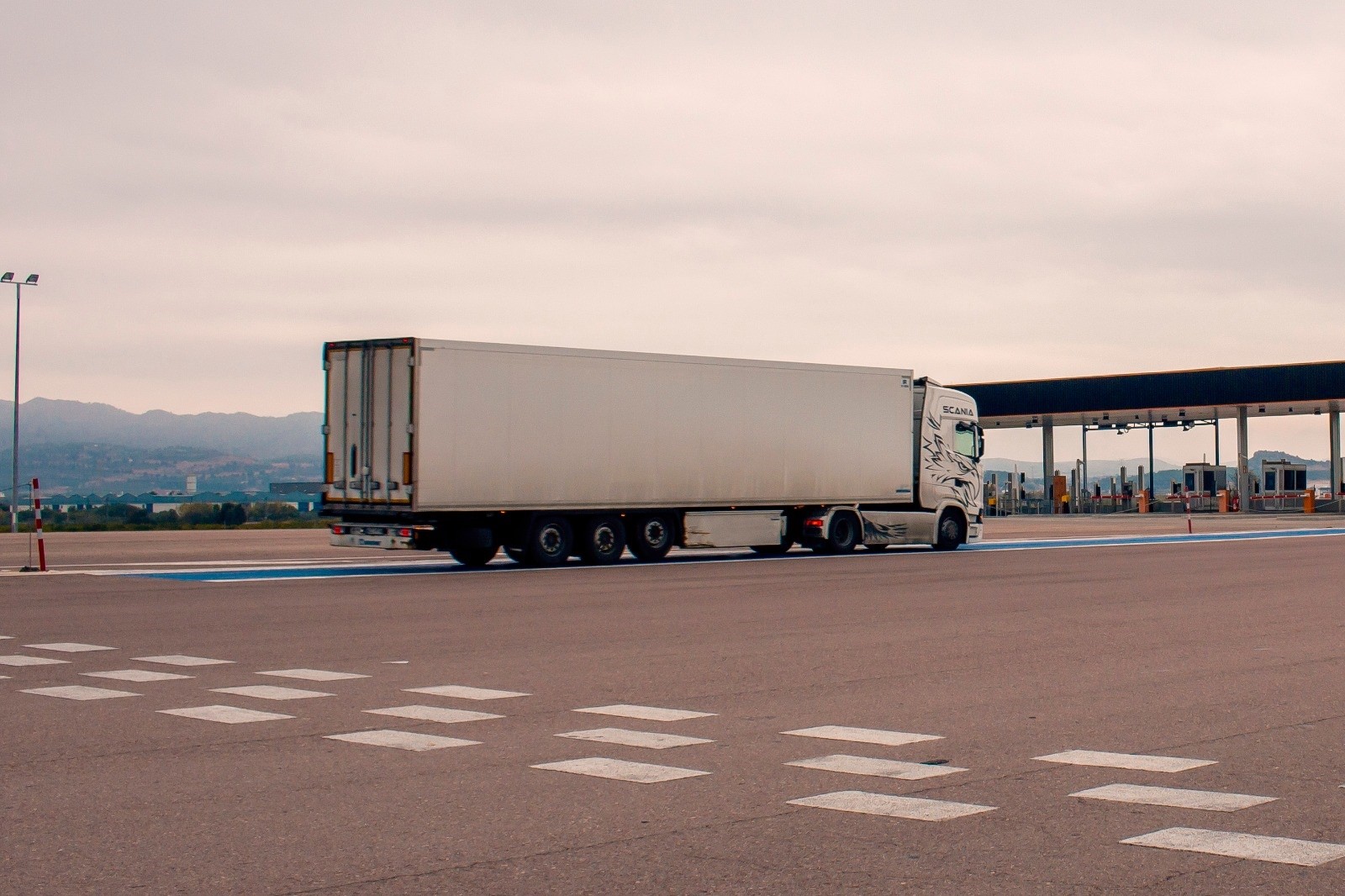 Los Veintisiete acuerdan nuevas normas para contabilizar emisiones contaminantes del transporte de mercancías