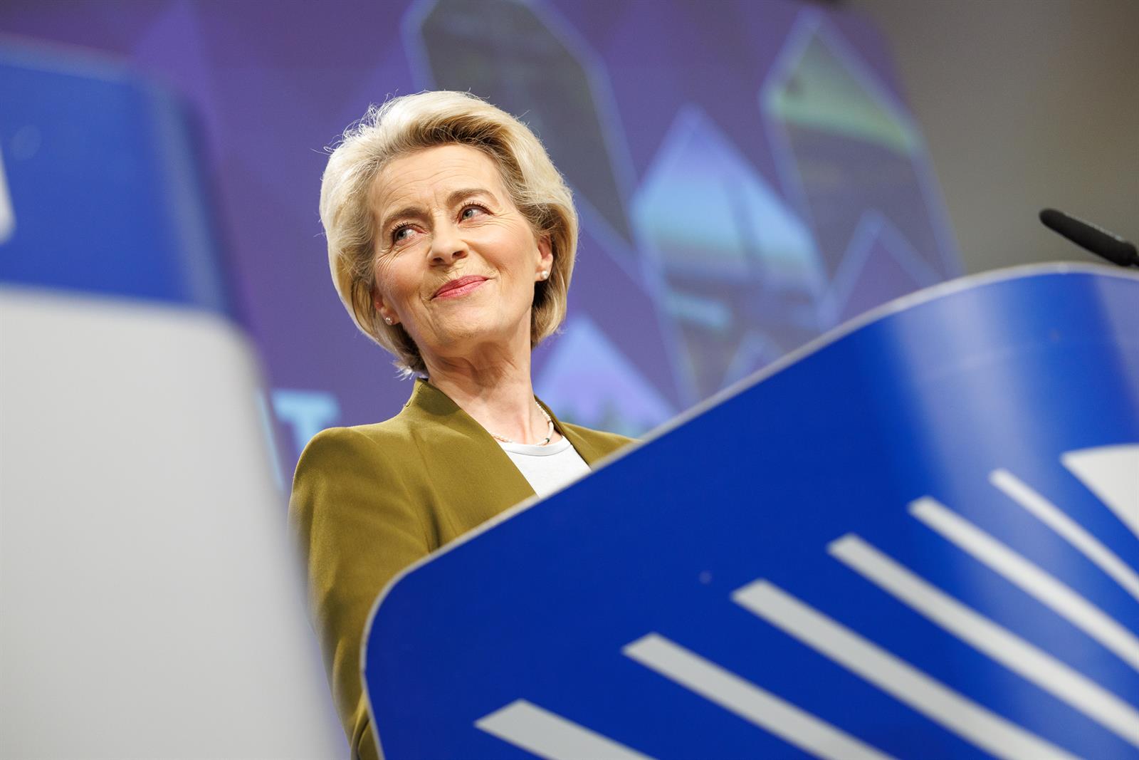 Von der Leyen advierte de que la UE no tolerará un desequilibrio comercial continuado con China