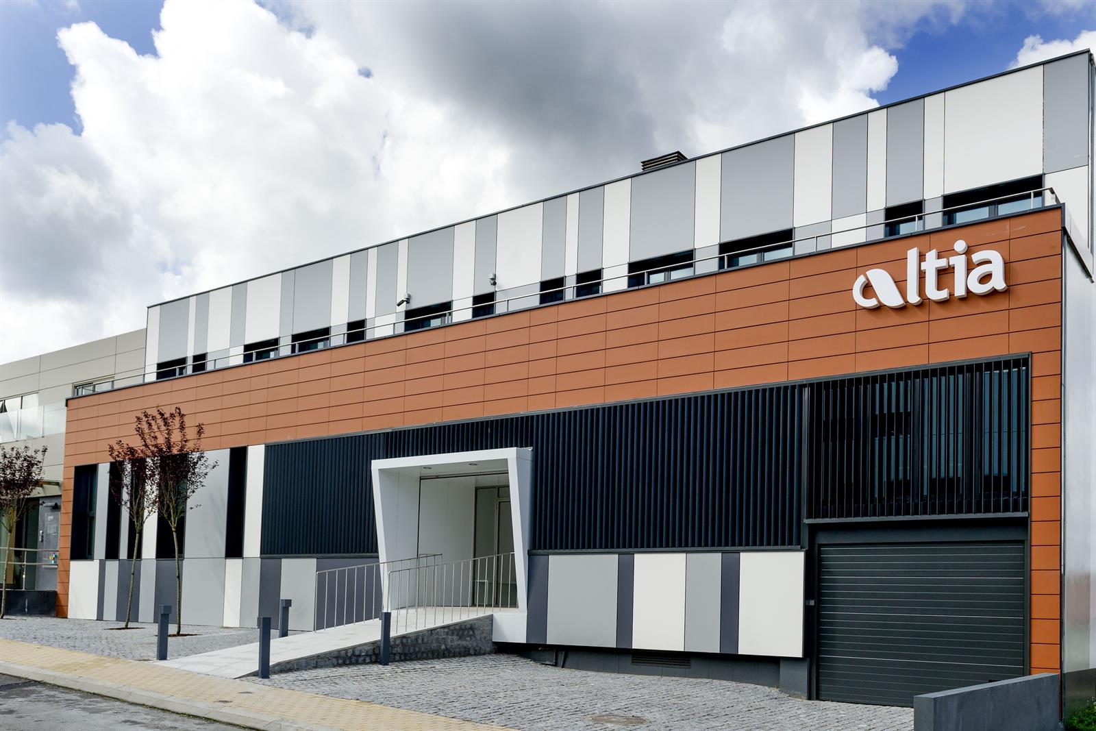 Altia, participada por la familia Ortega, pagará mañana un dividendo bruto total de dos millones