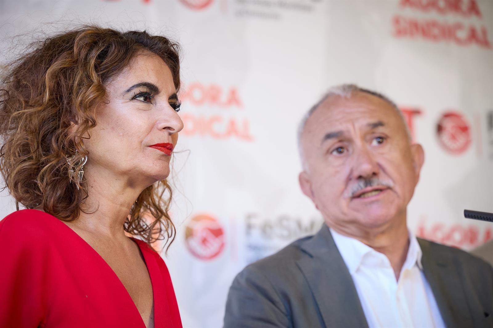 Montero rechaza indexar SMI a contratos públicos: «No parece lógico que recaiga sobre las cuentas públicas»