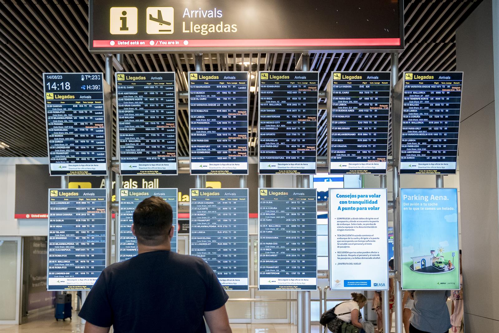 Los aeropuertos de Aena gestionarán más de 81.100 vuelos estas navidades, un 7,5% más que el año pasado