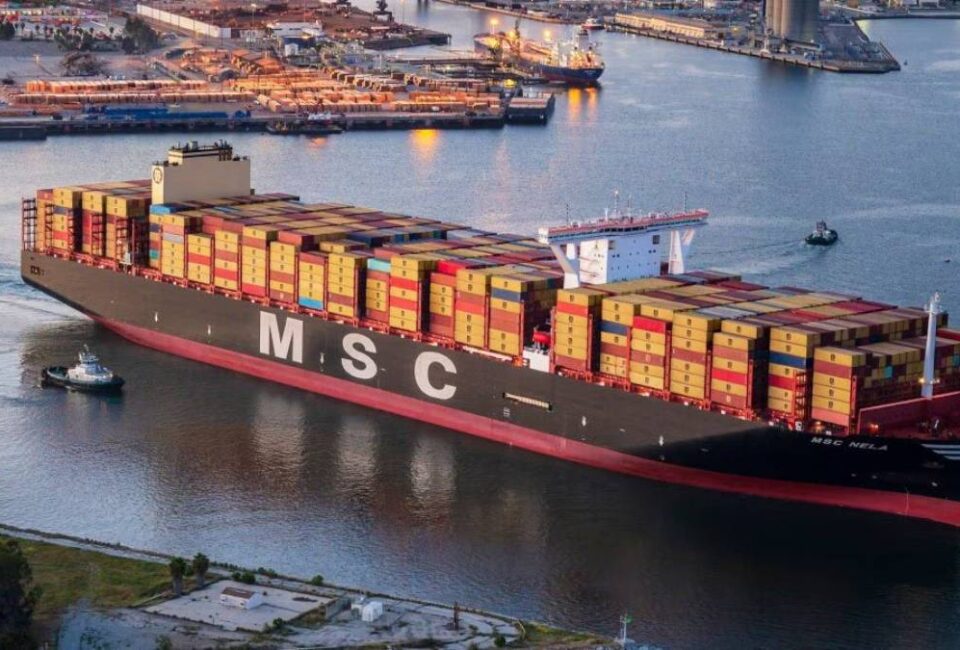 Por qué MSC y Maersk han decidido suspender sus rutas por el mar Rojo