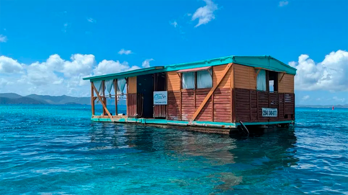 La historia del balneario flotante del Caribe que convirtió la devastación en belleza