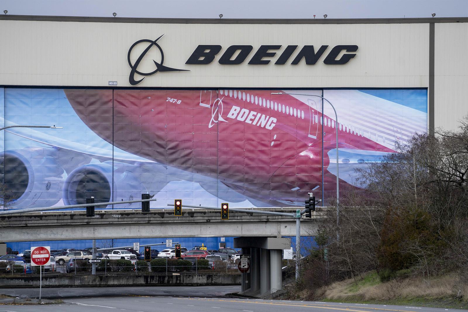 La FAA recomienda extender las inspecciones a los Boeing 737-900ER tras el incidente de Alaska Airlines