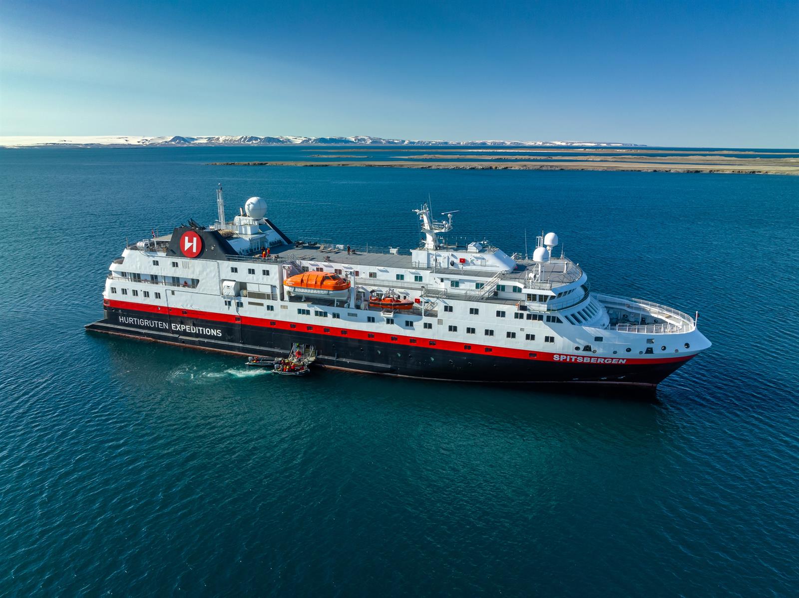 La compañía noruega de cruceros Hurtigruten elevó sus ventas en un 17% en 2023