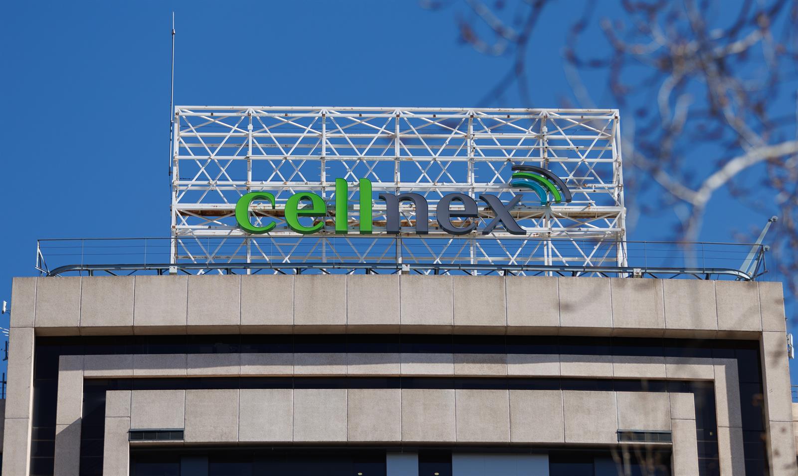 Cellnex se plantea vender una participación minoritaria de su filial polaca