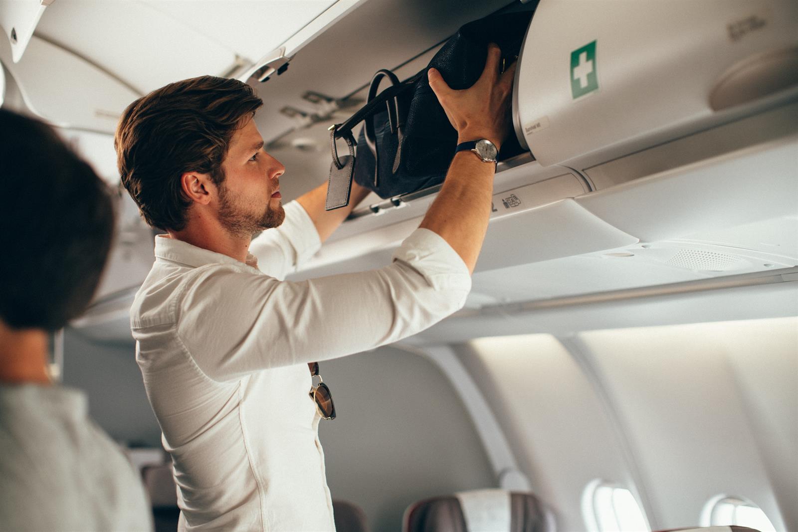 El TJUE rechaza indemnización para pasajero si no toma el avión retrasado o compra otro billete