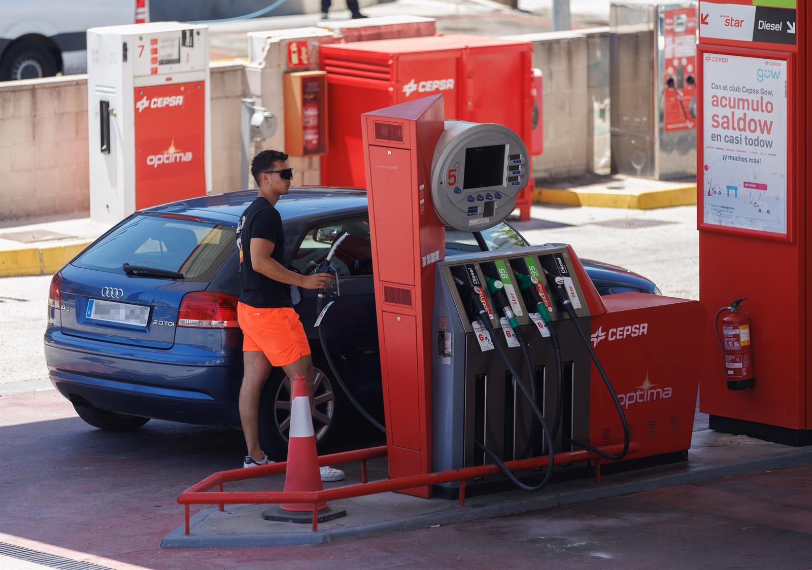 El precio de los carburantes vuelve a subir esta semana y la gasolina repunta un 0,13% y el diésel un 0,2%