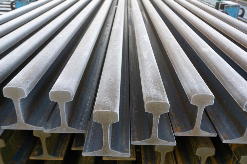 Adif invierte más de 47 millones de euros en el suministro y perfilado de carril de la red ferroviaria