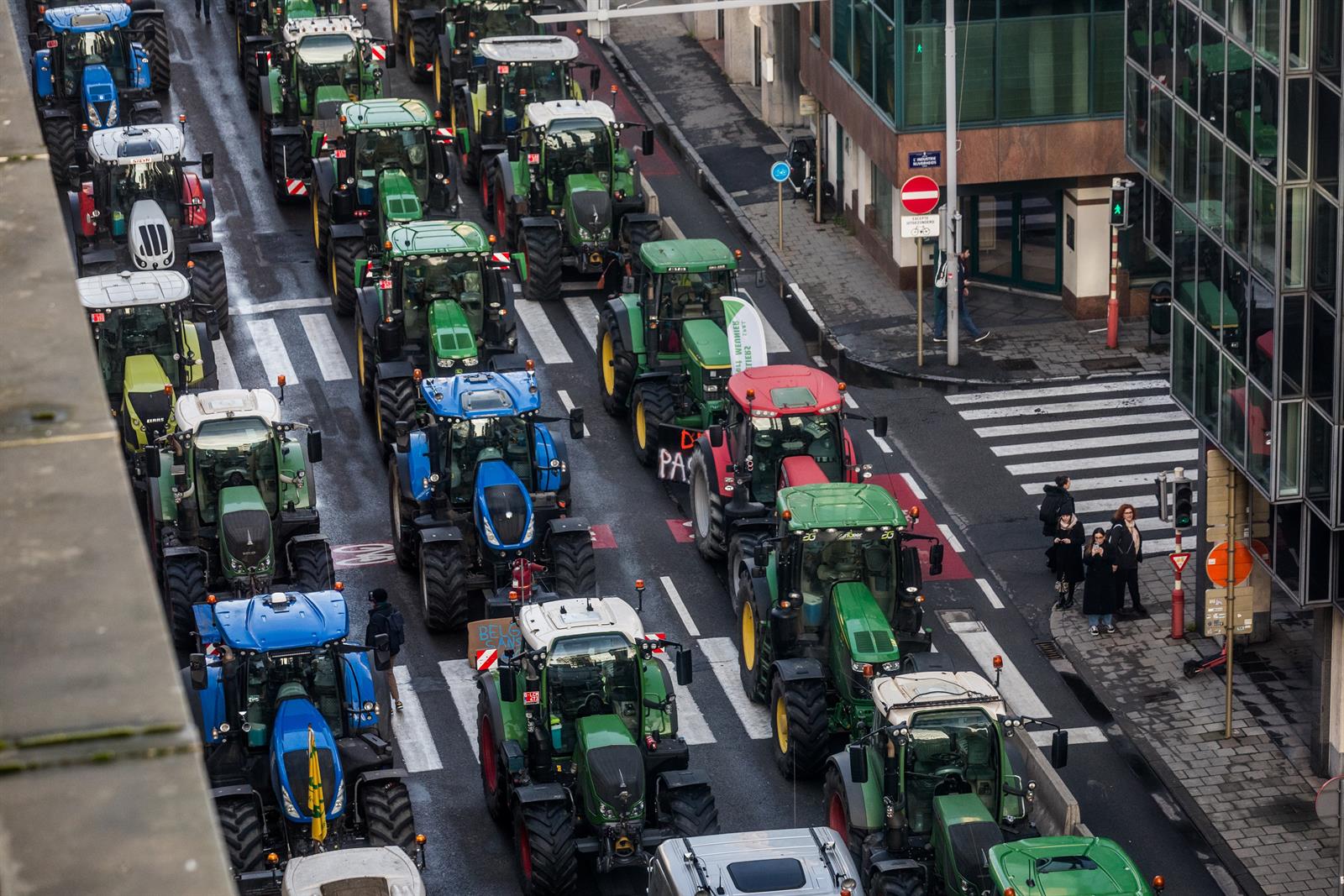 Agricultores europeos piden garantizar precios justos para el campo en la gran tractorada en Bruselas