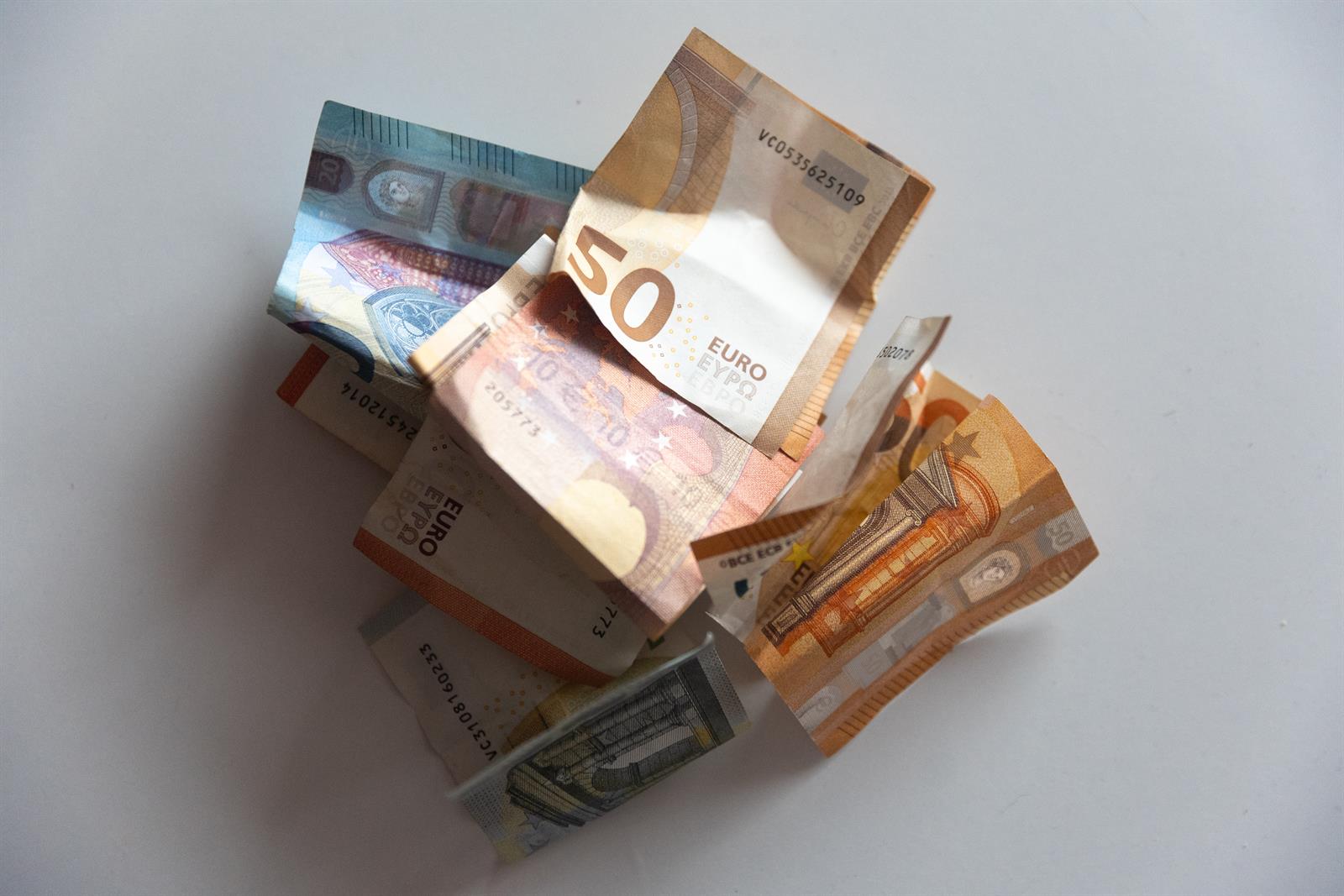 El crédito a familias termina 2023 en 681.709 millones de euros, un 2,5% menos respecto a 2022