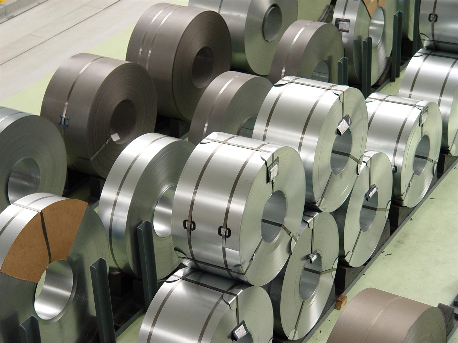 El PMI manufacturero de EEUU sale en enero de terreno negativo en la primera expansión del sector desde abril