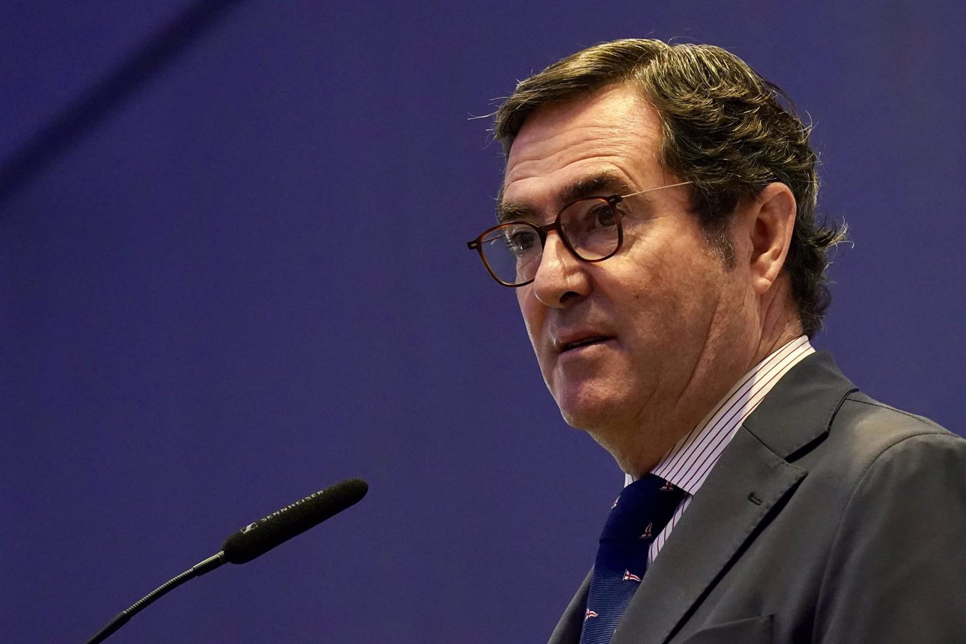 Garamendi dice que la CEOE está con el campo, pero pide «moderación» en las manifestaciones