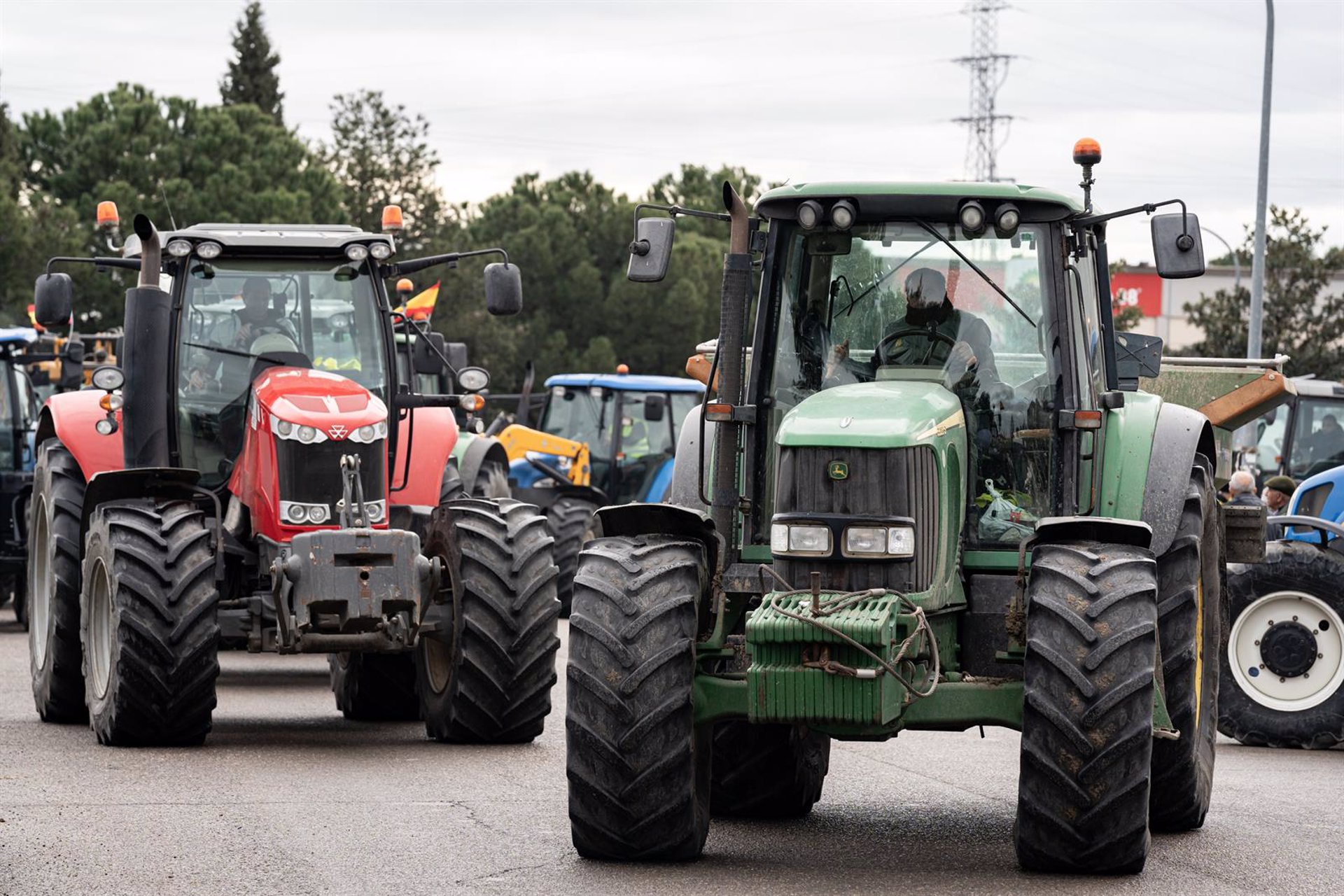 Cortada la AP-7, entre Los Alcázares y San Javier, por manifestantes que han bajado de sus vehículos particulares