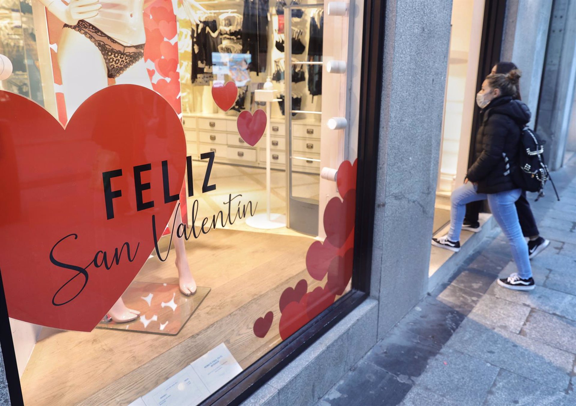 La compra de perfumes en San Valentín cayó un 6,5% en 2023, pero se prevé un buen comportamiento para 2024