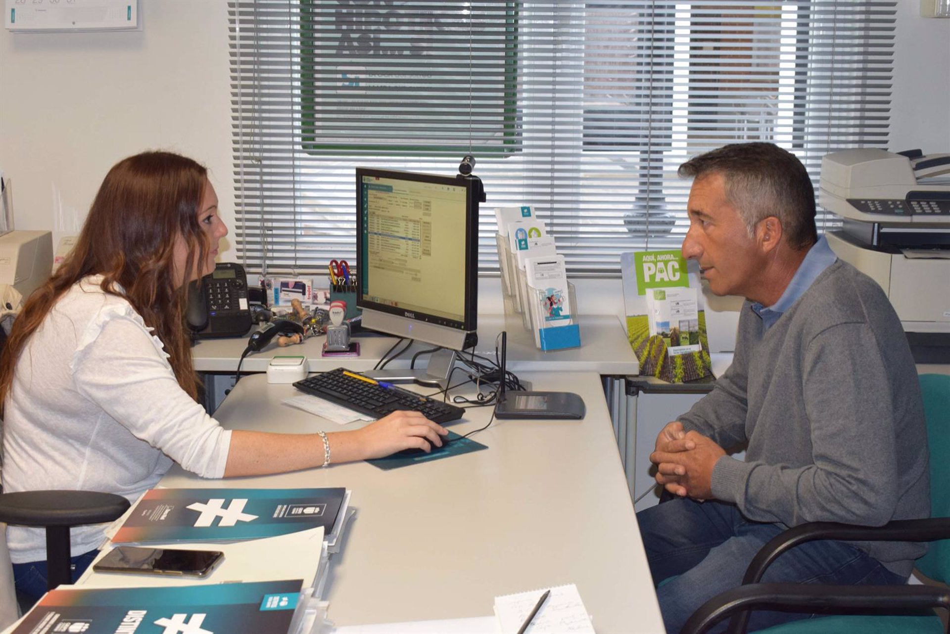 Cajamar adelanta las ayudas de la PAC de este año a sus clientes