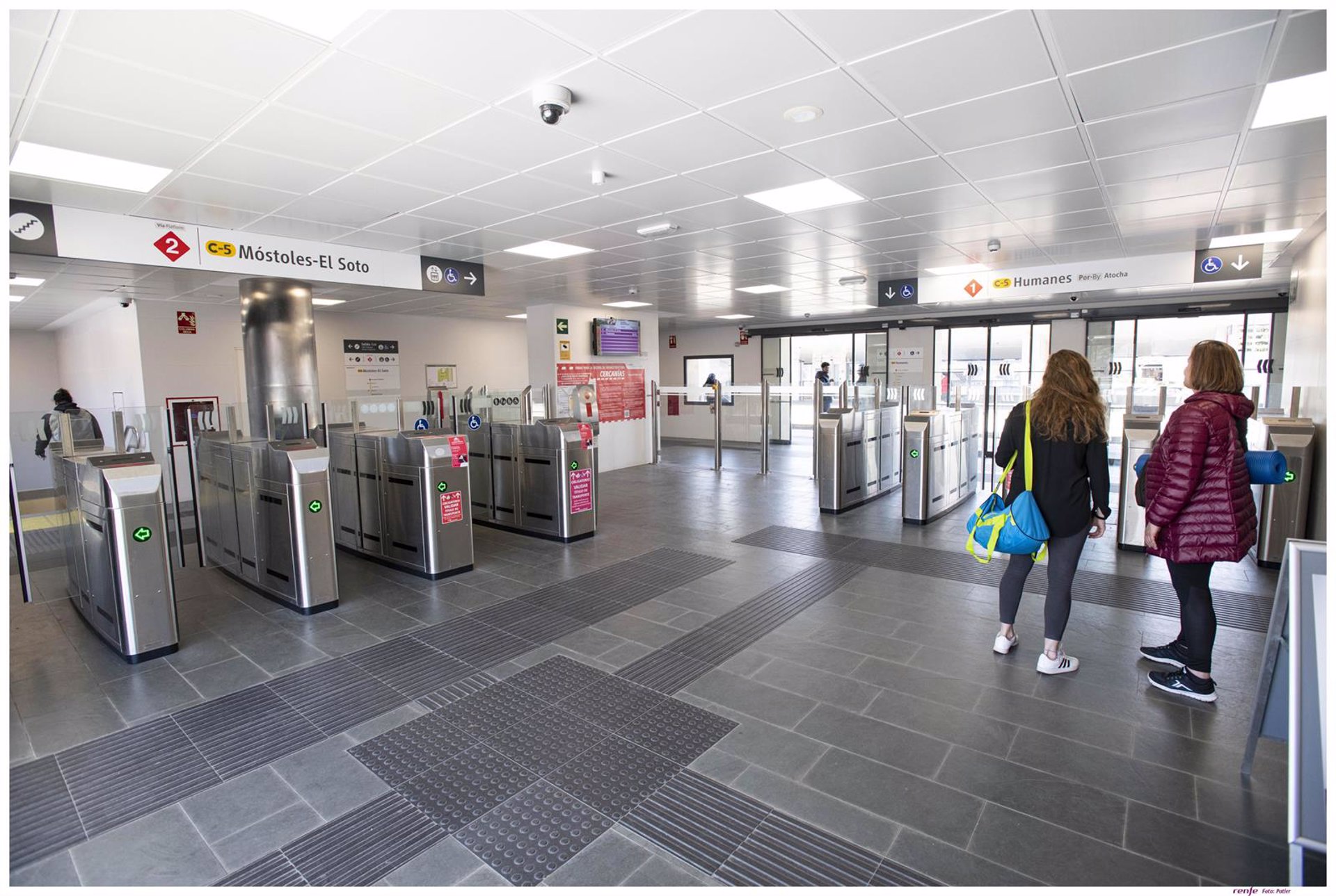 Renfe invierte 7,7 millones de euros en la renovación de los tornos de estaciones de Cercanías