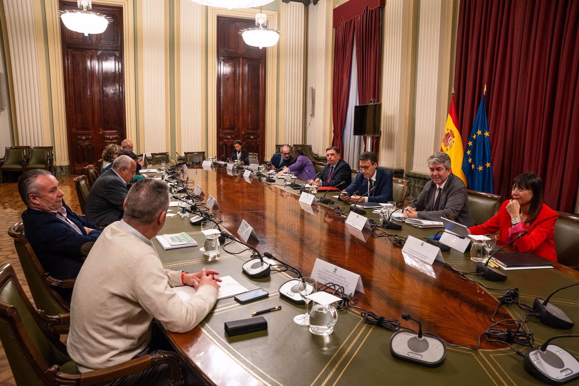 Las asociaciones agrarias mantienen las movilizaciones tras reunirse con el Gobierno