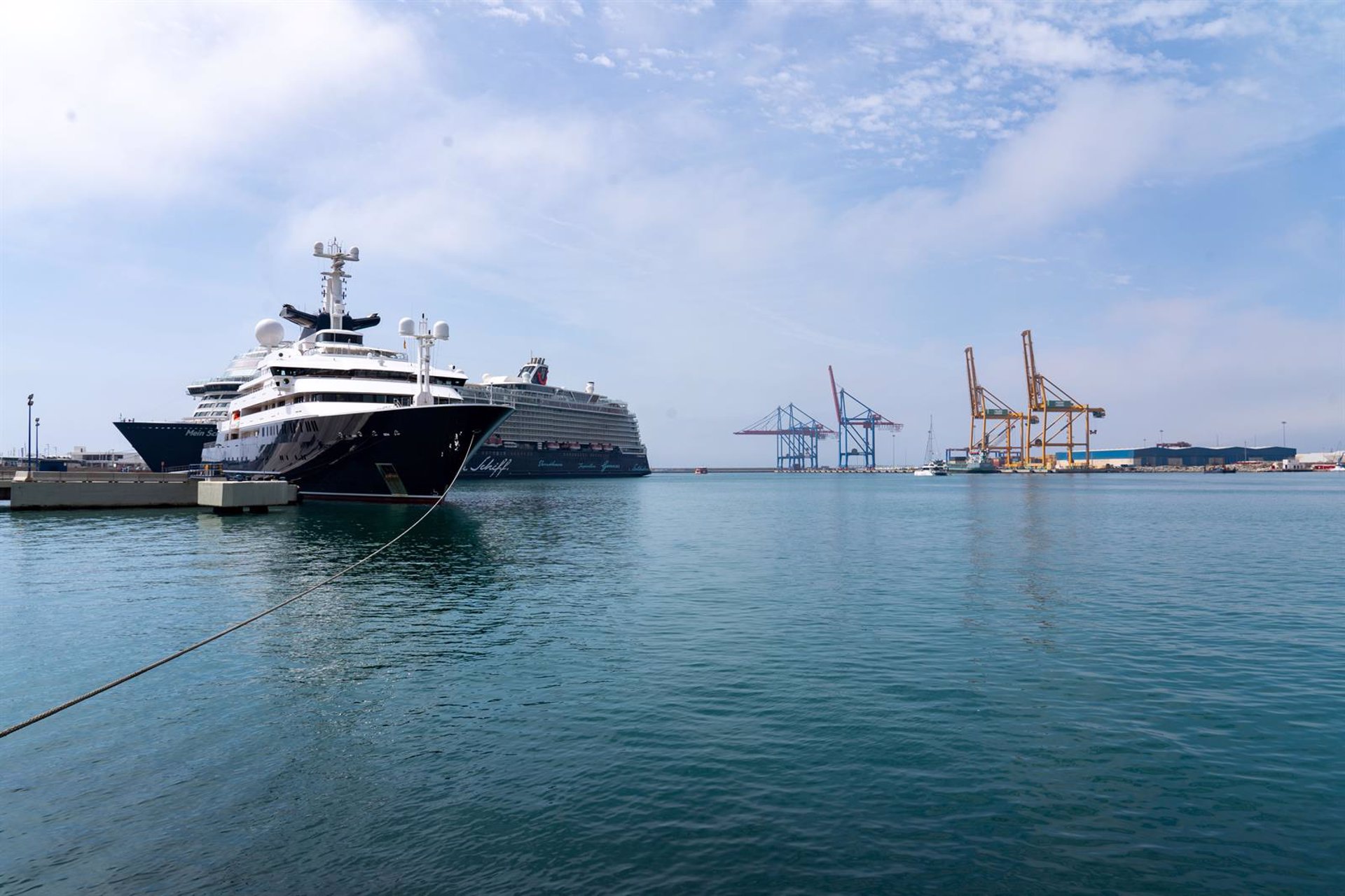 Los puertos piden incentivos para electrificar su actividad y asumir el doble de consumo para 2030