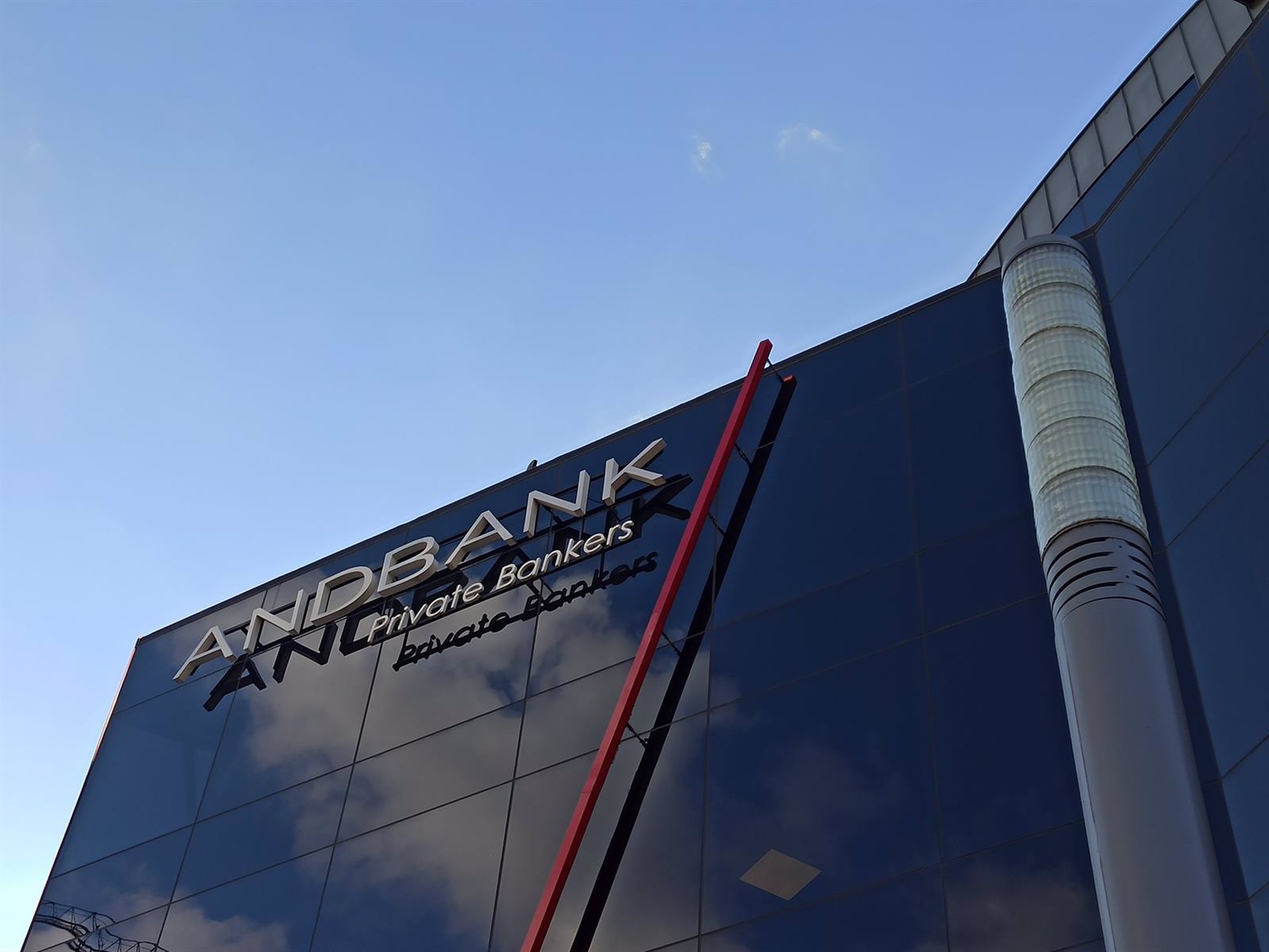 Andbank España firma un acuerdo en apoyo de la empresa familiar en Madrid con Adefam