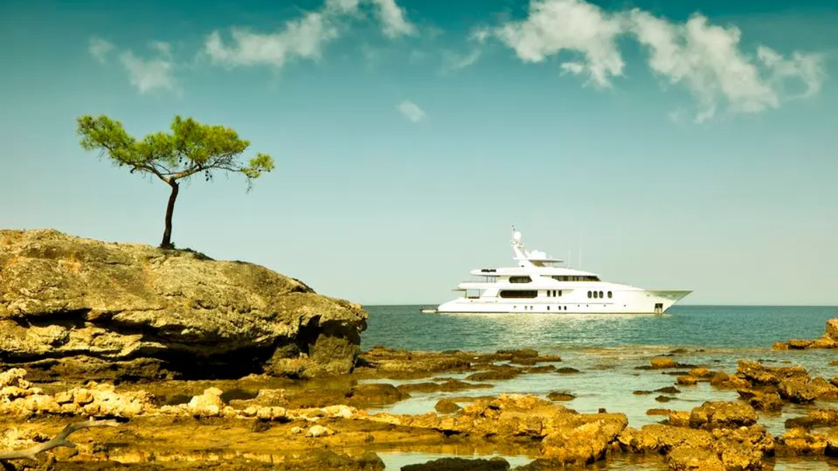 ¿Superyate u hotel? Los alojamientos de lujo se echan al mar