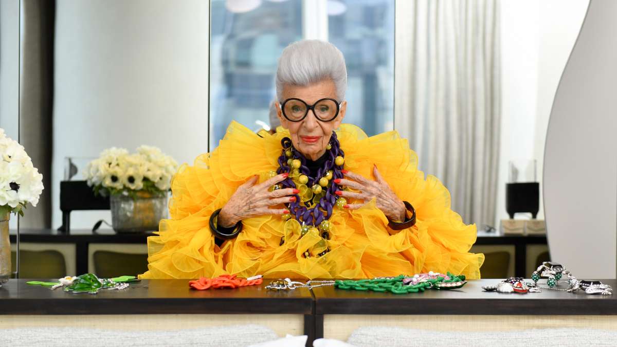 Muere Iris Apfel a los 102 años