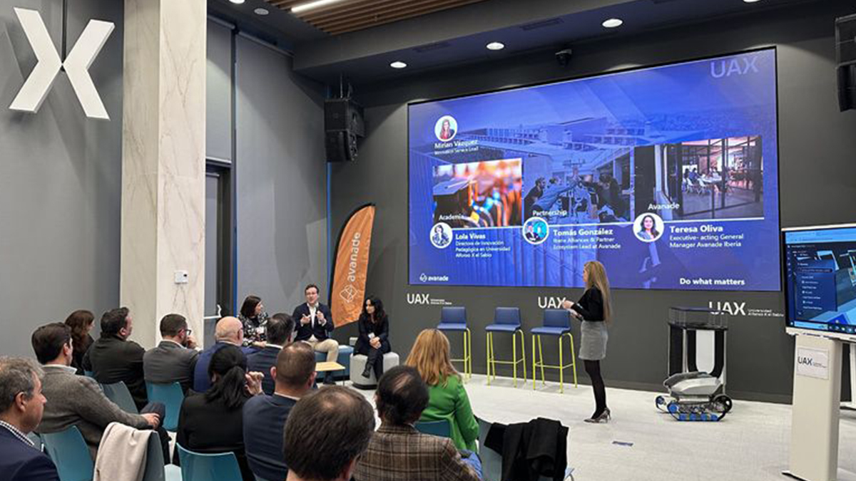 Avanade llega al campus Madrid Chamberí de UAX con un espacio “de innovación y cocreación” entre estudiantes y profesionales