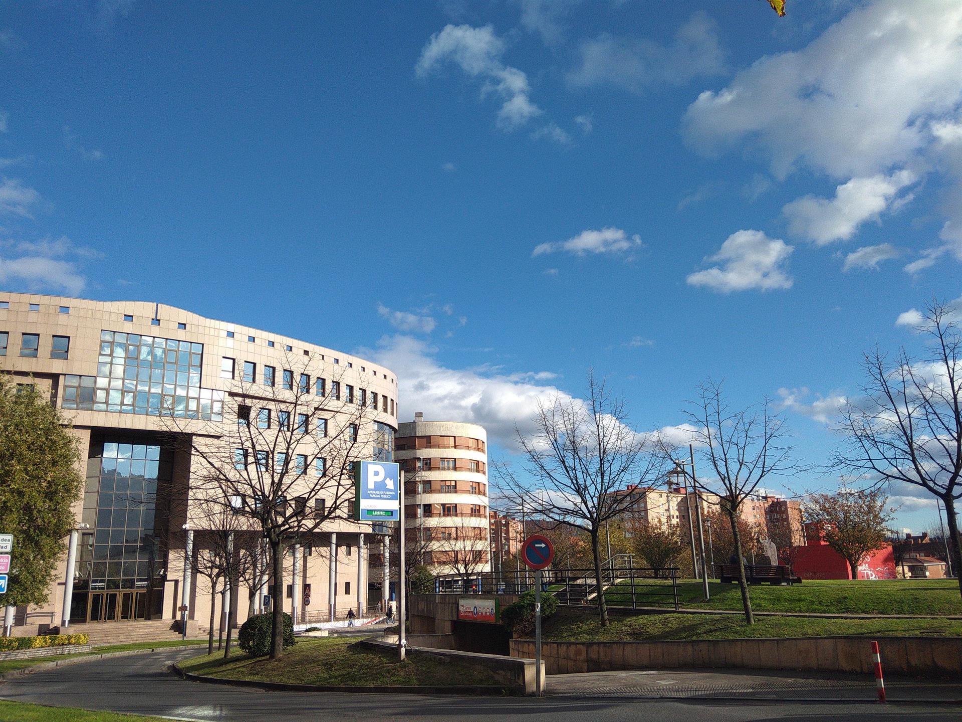 Las temperaturas subirán este miércoles en casi todo el país y predominarán los cielos soleados
