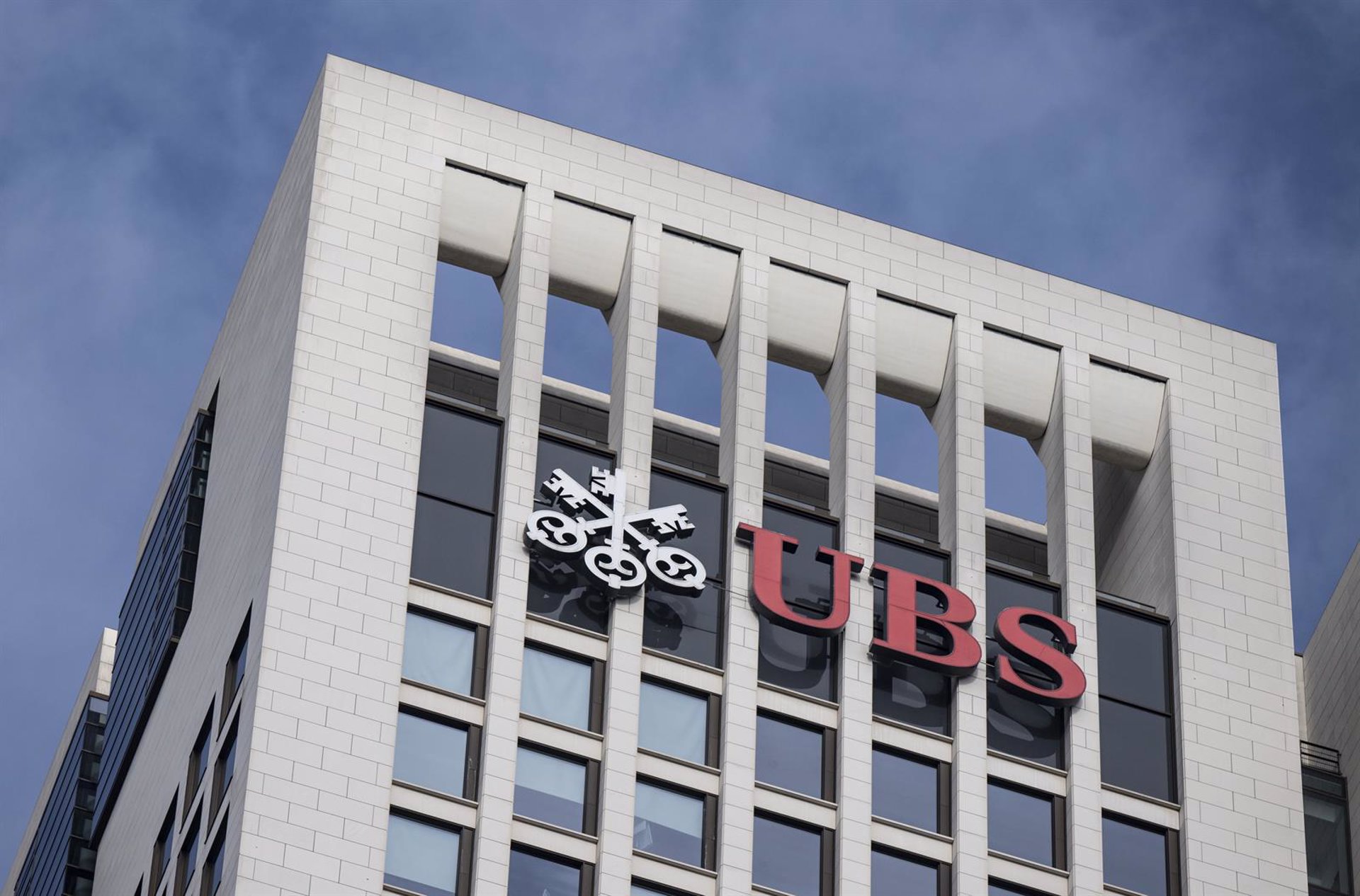 El Banco de Suiza ve necesario revisar las exigencias de capital de UBS tras absorber Credit Suisse