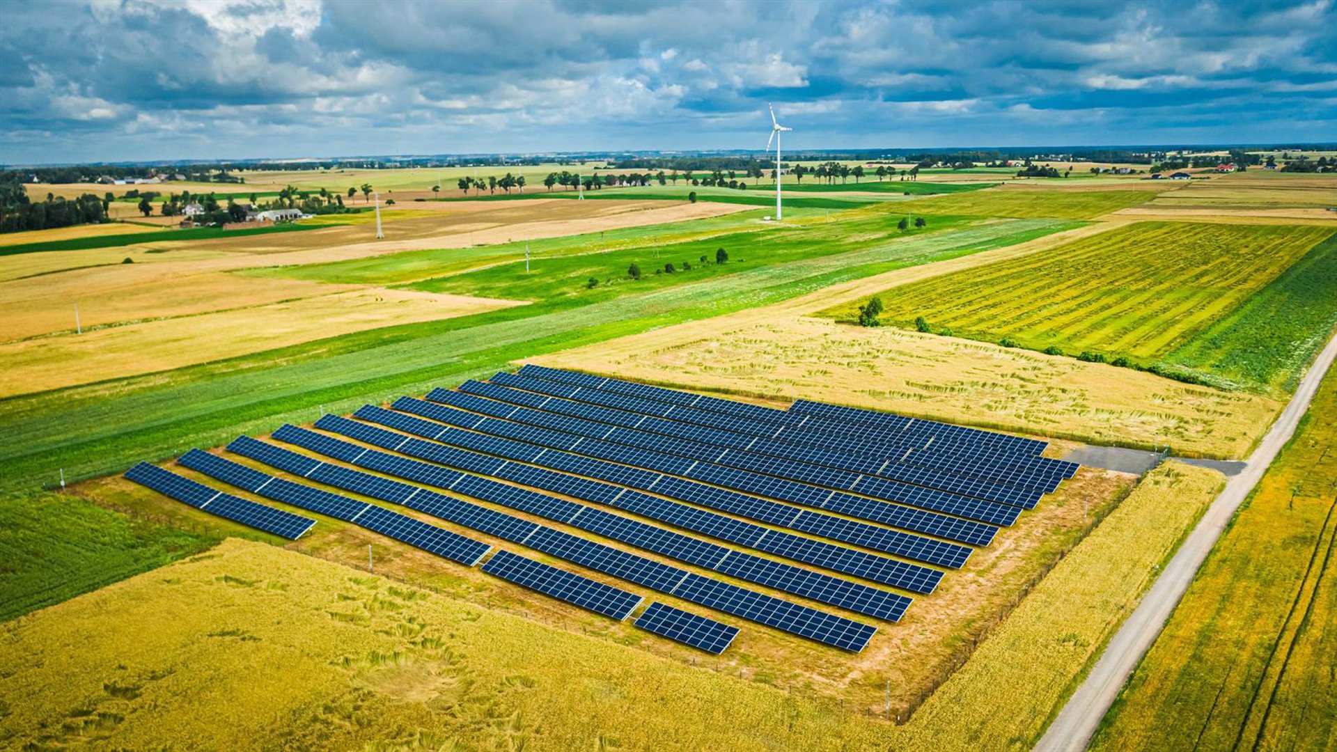 La generación de energías renovables cubrió casi el 55% de la demanda eléctrica en España en 2023