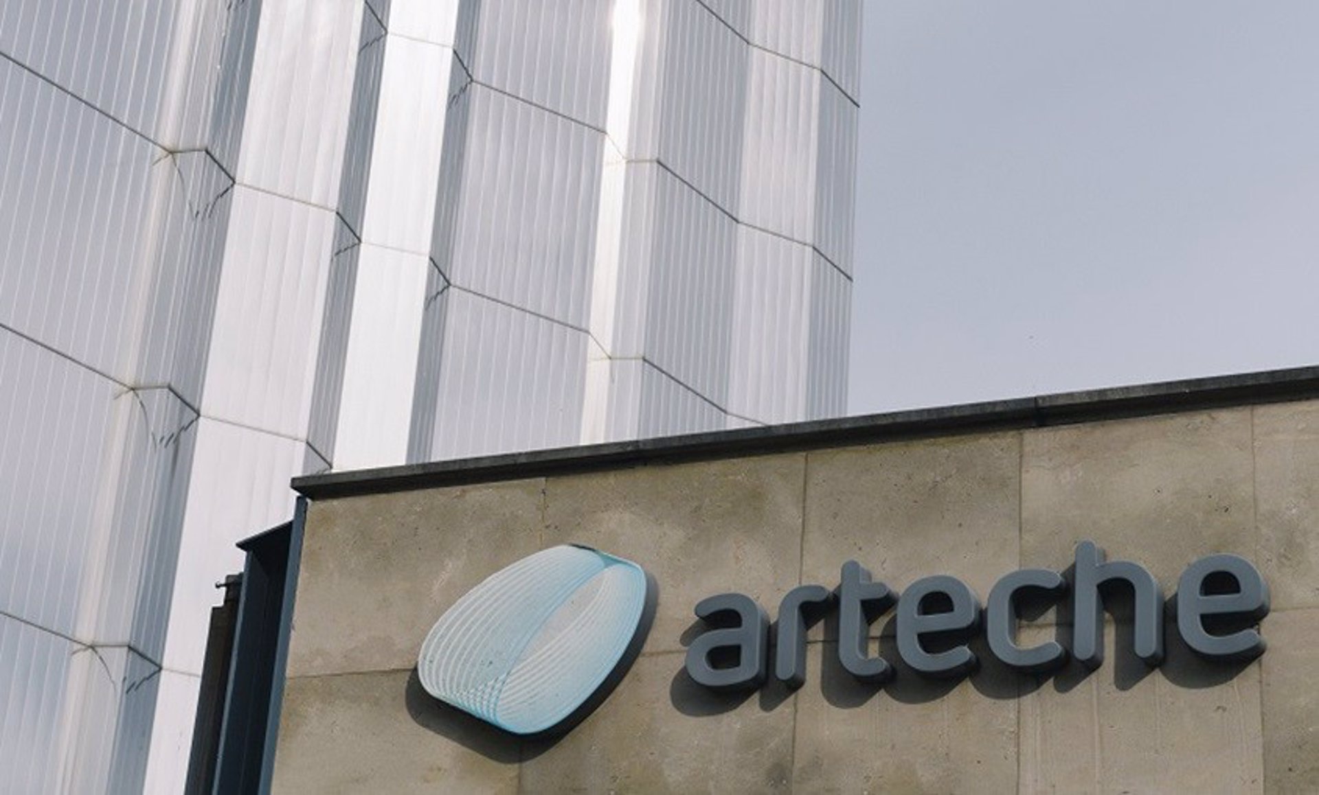Arteche aspira a elevar sus ingresos un 35% a 2026, hasta los 540 millones, y garantiza un 30% de ‘pay out’